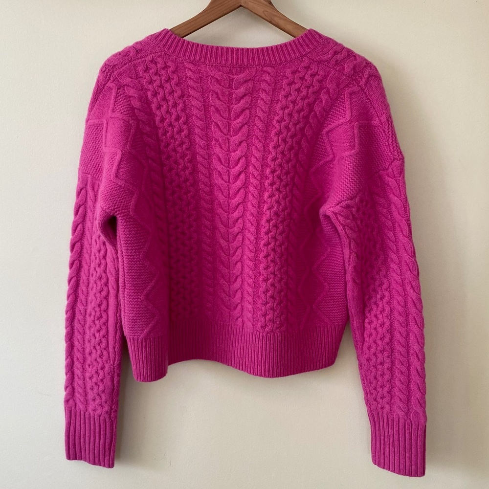 Vineyard Vines Cropped Cable V-Neck Fisherman Sweater in Dahlia Pink Size Medium - Picture 3 of 11